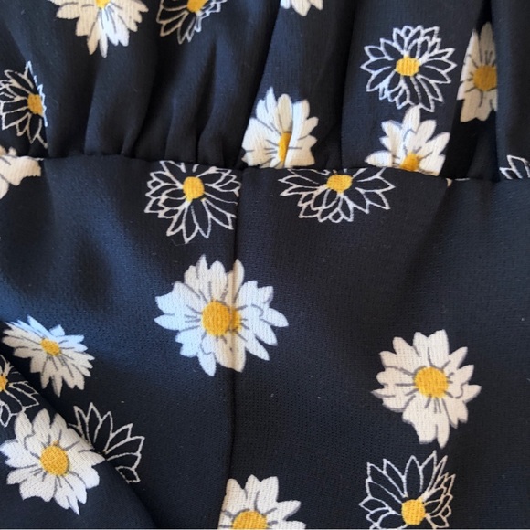 BP Black Daisy print crop top puff sleeve size S - Picture 7 of 7